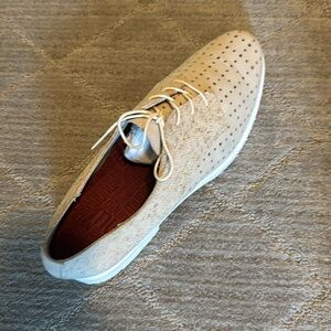 MunroDurell women’s beige nubuck size 12